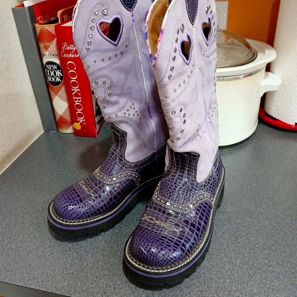 ARIAT FATBABY LILAC COWBOY WESTERN BOOTS, GUC, 6B, CUTOUTS